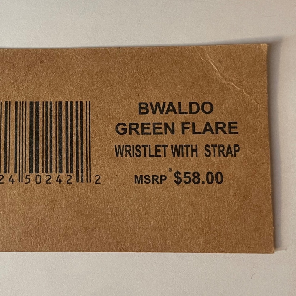 Steve Madden BWaldo Green Flare Wristlet with Strap Gold New with Tag (NWT) - Picture 6 of 7